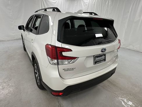 Used 2022 Subaru Forester Premium image 5