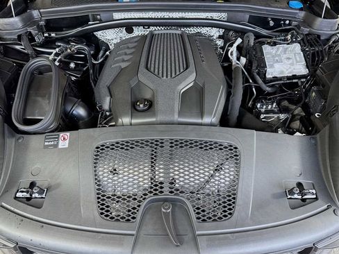 New 2025 Porsche Macan image 23