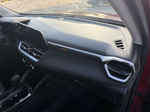 Used 2025 Chevrolet TrailBlazer LT image 33