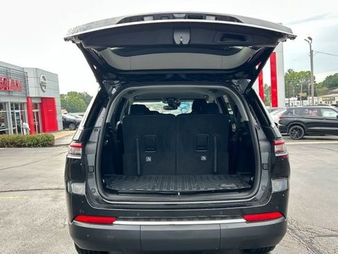 Used 2023 Jeep Grand Cherokee L Limited AWD/4WD image 10