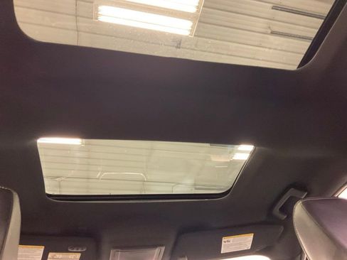 Used 2018 Ford Explorer Platinum image 31