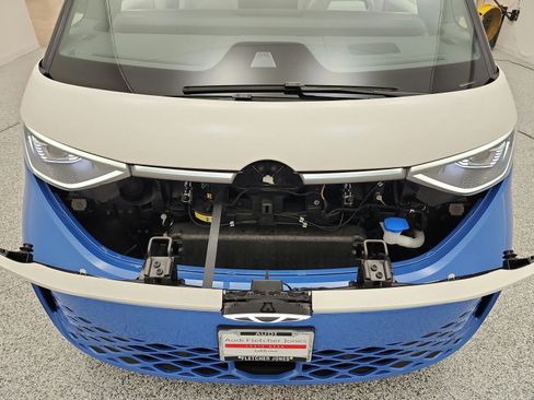 Used 2025 Volkswagen ID. Buzz Pro S Plus AWD/4WD image 17