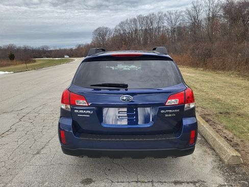 Used 2010 Subaru Outback 3.6R Premium w/ Popular Equipment Group 1B image 8