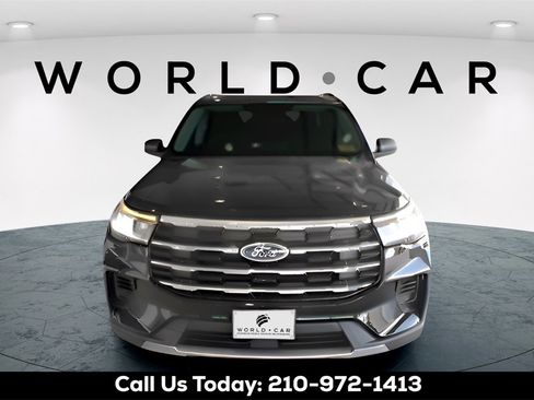 Used 2025 Ford Explorer Active image 2