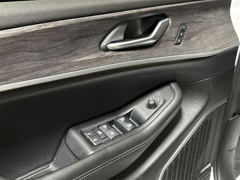 Used 2024 Jeep Grand Cherokee Limited 4xe image 22