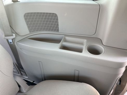 Used 2015 Dodge Grand Caravan American Value Package w/ UConnect Hands-Free Group FWD image 20