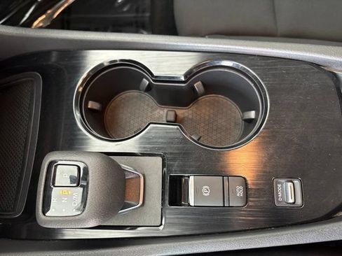 Used 2024 Nissan Rogue S FWD image 23