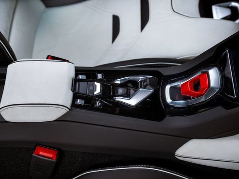 Used 2024 Lamborghini Huracan EVO AWD/4WD image 24