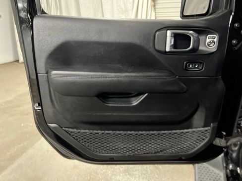 Used 2022 Jeep Wrangler Unlimited Sahara AWD/4WD image 23