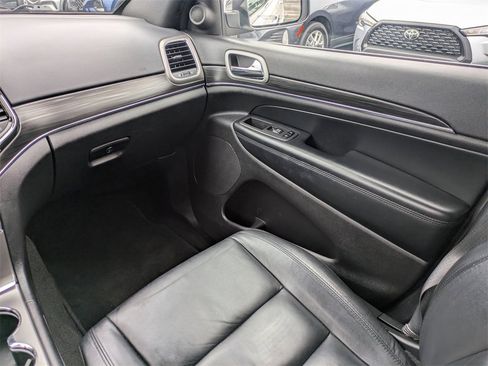 Used 2022 Jeep Grand Cherokee Limited image 16
