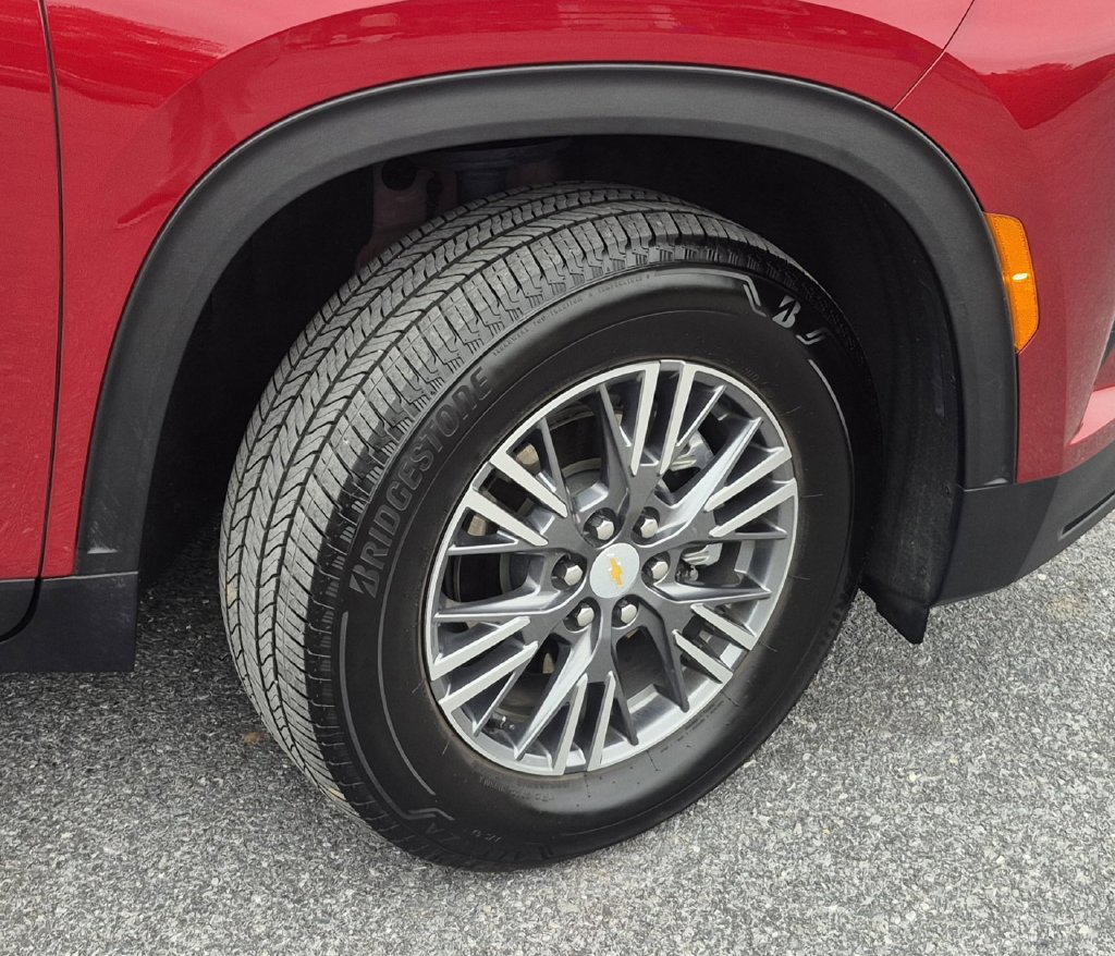 Used 2026 Chevrolet Traverse LT AWD/4WD image 3