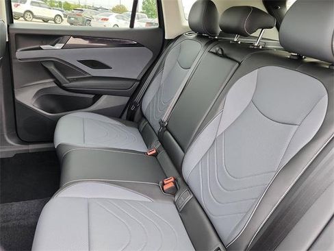 New 2025 Volkswagen Tiguan SE image 15