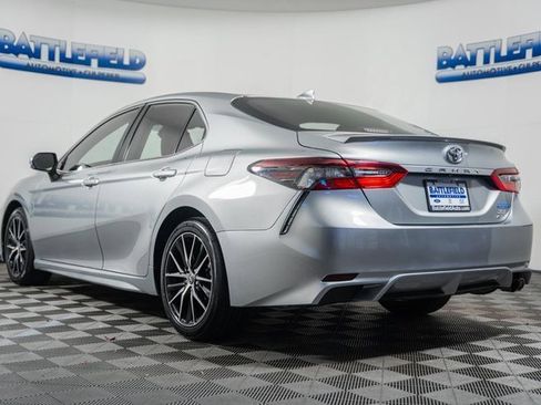 Used 2024 Toyota Camry SE image 4