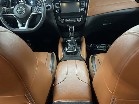 Used 2017 Nissan Rogue SL w/ SL Premium Package image 24
