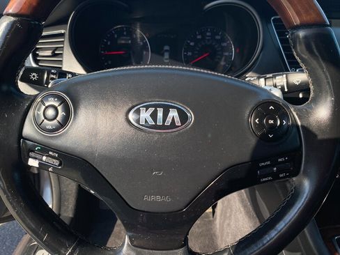 Used 2016 Kia K900 Luxury image 27