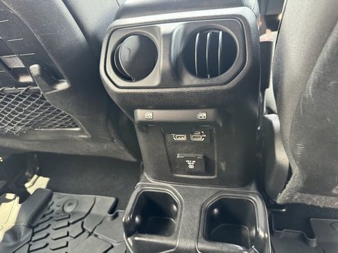 Used 2018 Jeep Wrangler Unlimited Rubicon image 9