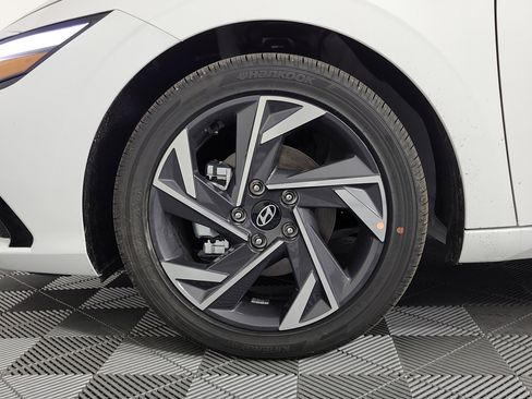 New 2025 Hyundai Elantra Limited image 35