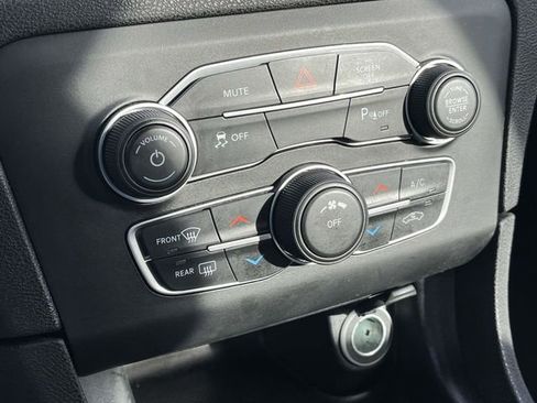 Used 2023 Dodge Charger SXT image 30