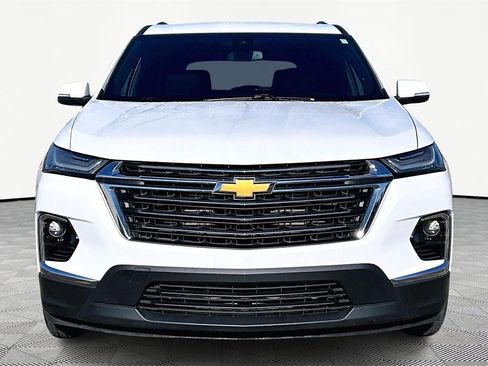 Used 2023 Chevrolet Traverse LT image 3