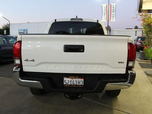 Used 2021 Toyota Tacoma SR5 AWD/4WD image 4