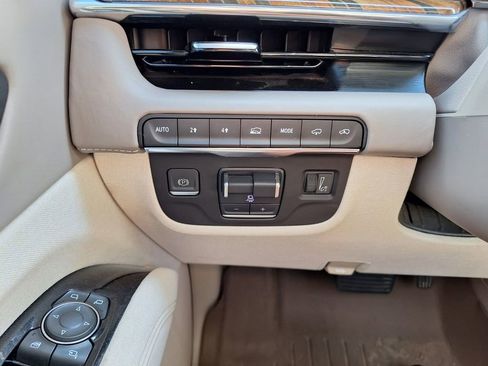 Used 2022 Cadillac Escalade Premium Luxury Platinum AWD/4WD image 25