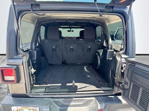 Used 2023 Jeep Wrangler Unlimited Rubicon AWD/4WD image 30