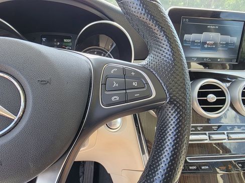 Used 2019 Mercedes-Benz GLC 350e 4MATIC w/ Premium Package image 27