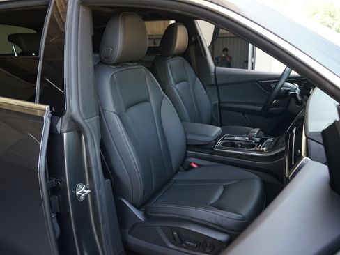 Used 2020 Audi Q8 Premium Plus w/ Premium Plus Package AWD/4WD image 4