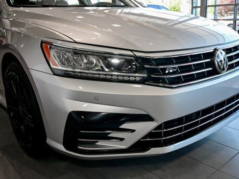Used 2019 Volkswagen Passat 2.0T SE R-Line FWD image 10