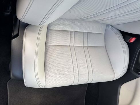 Used 2025 Honda HR-V EX-L image 16