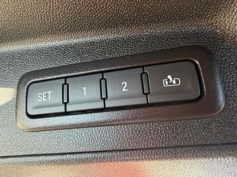 Used 2020 Chevrolet Equinox Premier w/ LPO, Floor Liner Package AWD/4WD image 10