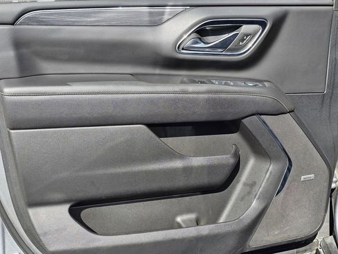 Used 2024 GMC Yukon XL SLT image 16