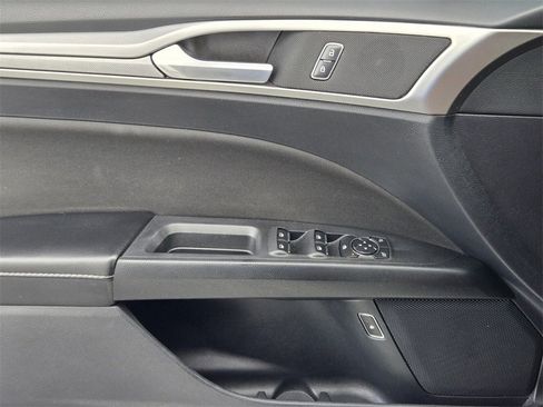 Used 2020 Ford Fusion SE image 30