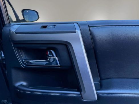 Used 2016 Toyota 4Runner SR5 image 38