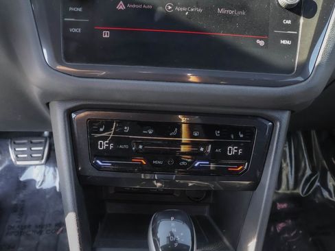 Certified 2022 Volkswagen Tiguan SEL R-Line image 22