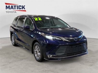 Used 2022 Toyota Sienna XLE