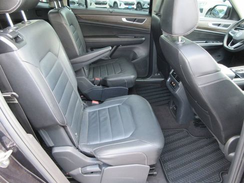 Used 2024 Volkswagen Atlas SEL AWD/4WD image 19