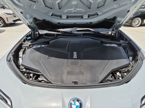 Used 2025 BMW i7 eDrive50 w/ M Sport Package RWD image 13