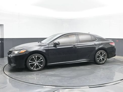 Used 2019 Toyota Camry SE FWD image 11