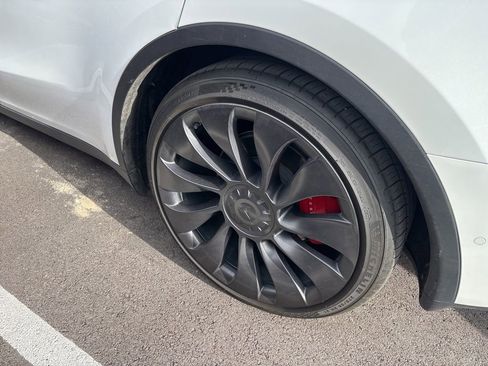 Used 2020 Tesla Model Y Performance image 2