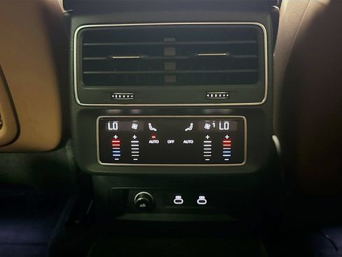 Used 2024 Audi Q8 Premium Plus w/ Premium Plus Package AWD/4WD image 32