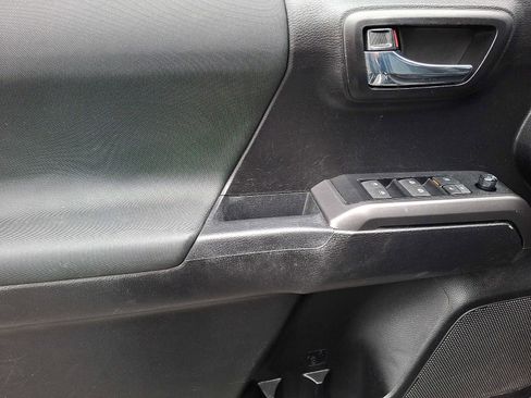 Used 2021 Toyota Tacoma TRD Off-Road image 8