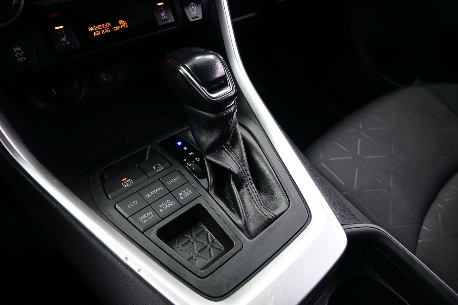 Used 2020 Toyota RAV4 XLE w/ XLE Grade Weather Package AWD/4WD image 21