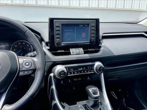 Used 2022 Toyota RAV4 XLE Premium AWD/4WD image 7