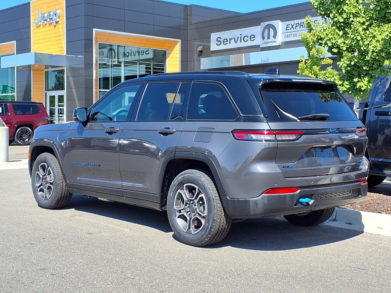 Certified 2024 Jeep Grand Cherokee Trailhawk AWD/4WD image 2