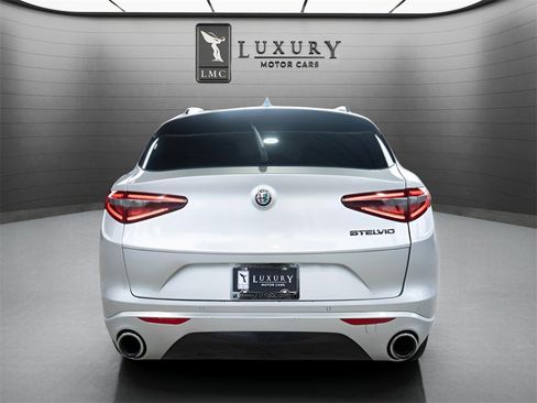 Used 2021 Alfa Romeo Stelvio Sprint w/ Nero Edizione image 5