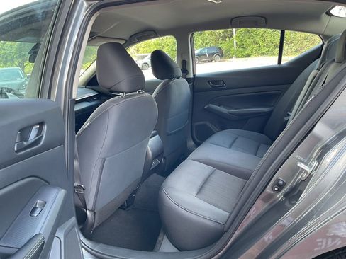 Used 2025 Nissan Altima 2.5 SV FWD image 11
