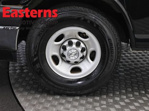 Used 2017 Chevrolet Express 3500 RWD image 27
