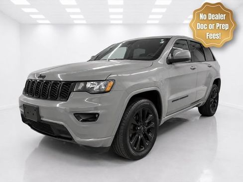 Used 2019 Jeep Grand Cherokee Altitude AWD/4WD image 3