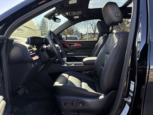 Used 2024 Chevrolet Traverse RS image 20